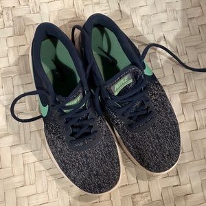 Nike Navy and mint green sneakers